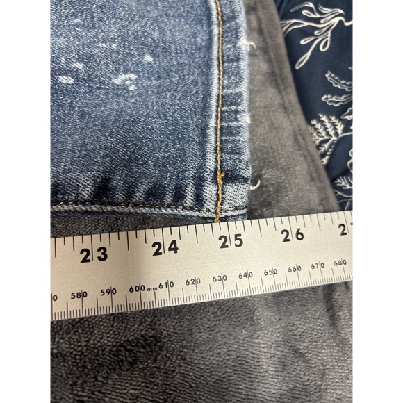 Judy Blue LA Women's Size 13/31 Boyfriend Fit Distressed‎ Ripped Denim Jeans - Picture 8 of 10